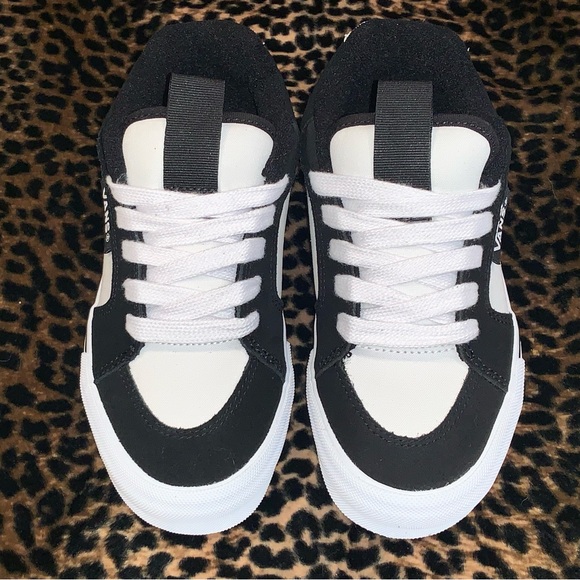 Vans - Picture 3 of 4